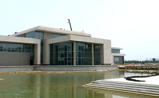 One of DKU's most unique facets is its "water quads," which draws on traditional Chinese water towns. One of DKU's most unique facets is its "water quads," which draws on traditional Chinese water towns.